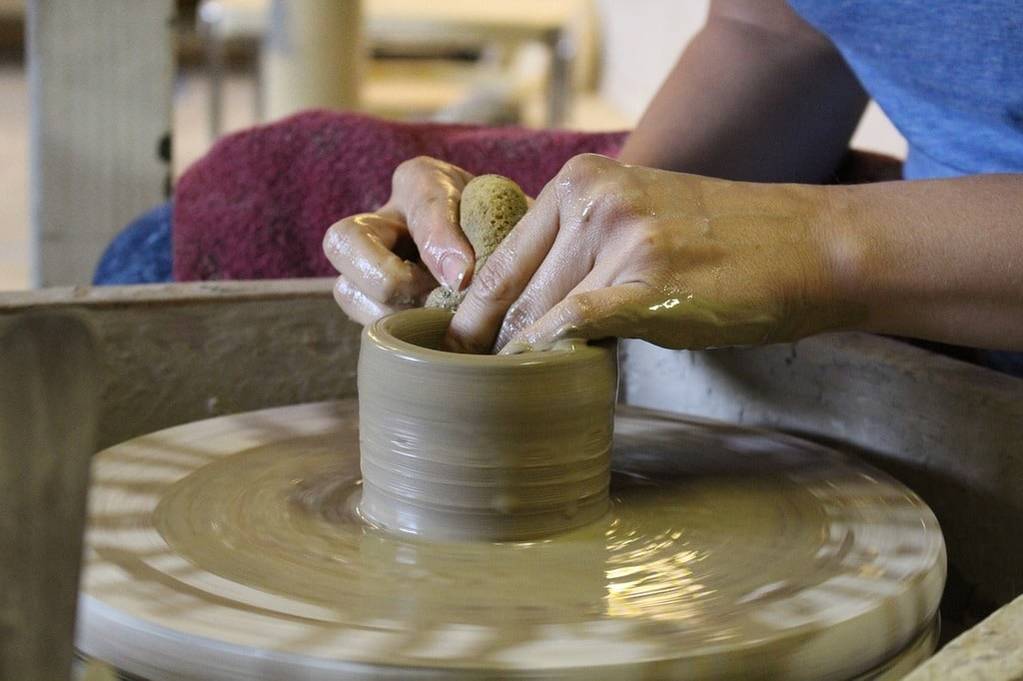 L’art de la poterie : techniques et astuces pour débutants